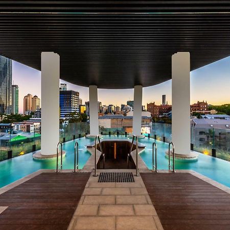 Aparthotel Fv By Peppers Brisbane Exterior foto The pool at the rooftop of the Emporium South Bank