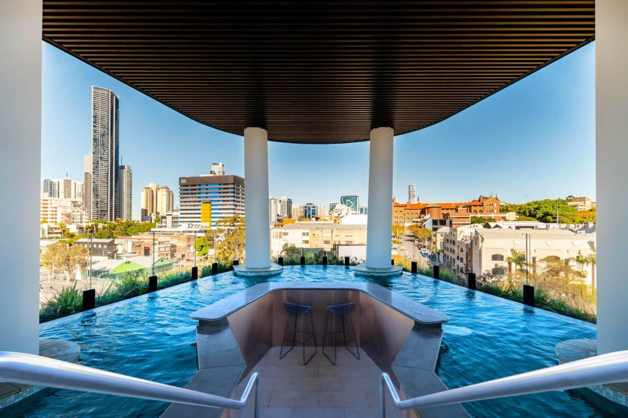 Aparthotel Fv By Peppers Brisbane Exterior foto The pool at the top of the building