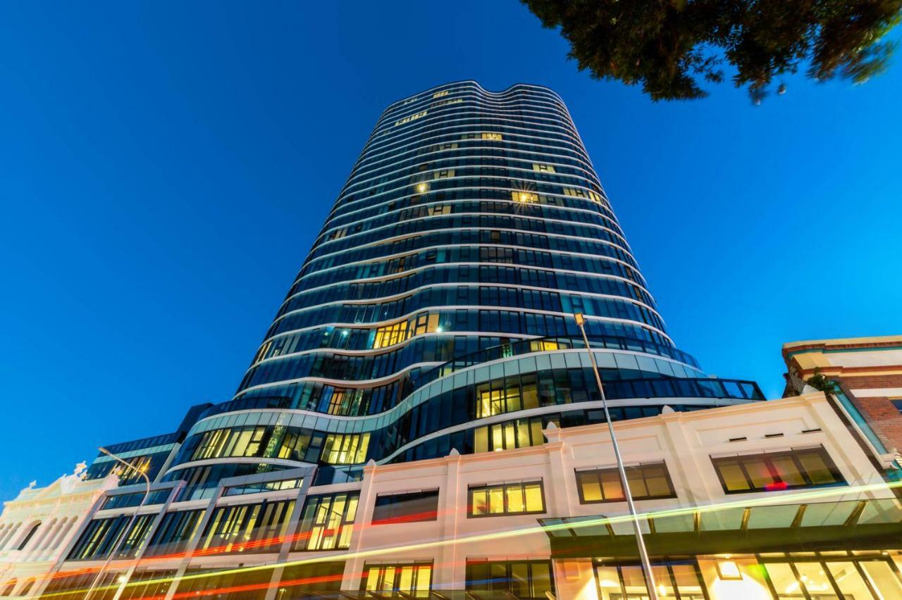 Aparthotel Fv By Peppers Brisbane Exterior foto The building at night